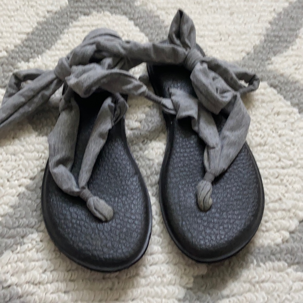 Sanuk size 9 yoga sandals